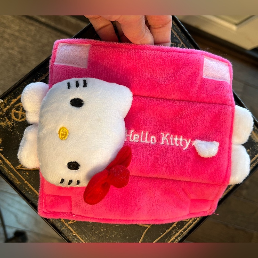 Hello Kitty seatbelt holder